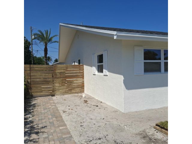  2 BR,  1.00 BTH &nbsp; style home in Lake Worth