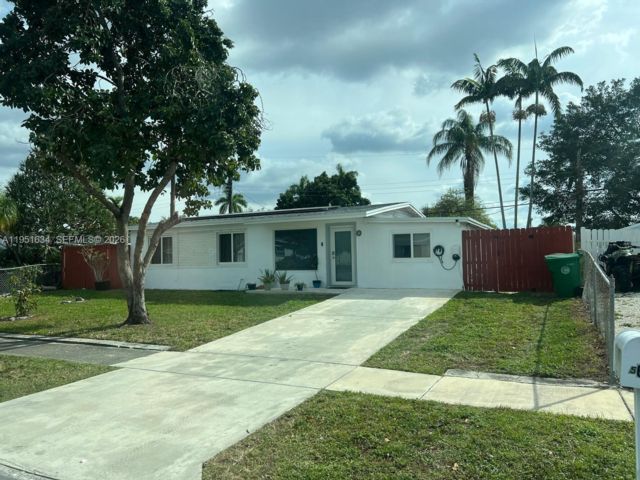  3 BR,  1.00 BTH &nbsp; style home in Davie