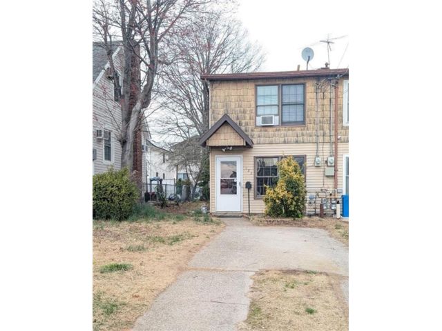  2 BR,  2.00 BTH &nbsp;Single family style home in Travis