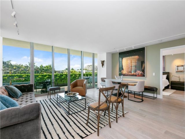  2 BR,  2.50 BTH &nbsp; style home in Key Biscayne