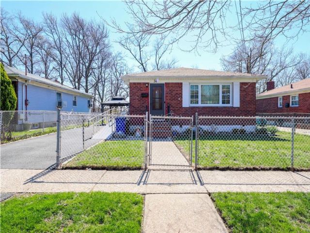  3 BR,  1.00 BTH &nbsp;Single family style home in Park Hill