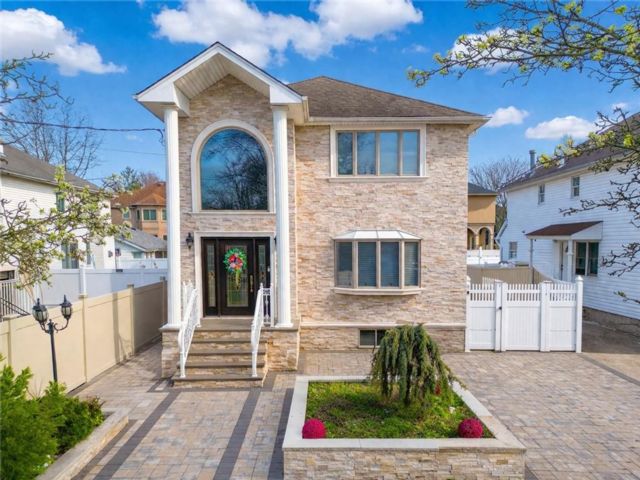  4 BR,  0.00 BTH &nbsp;Multi-family style home in Woodrow