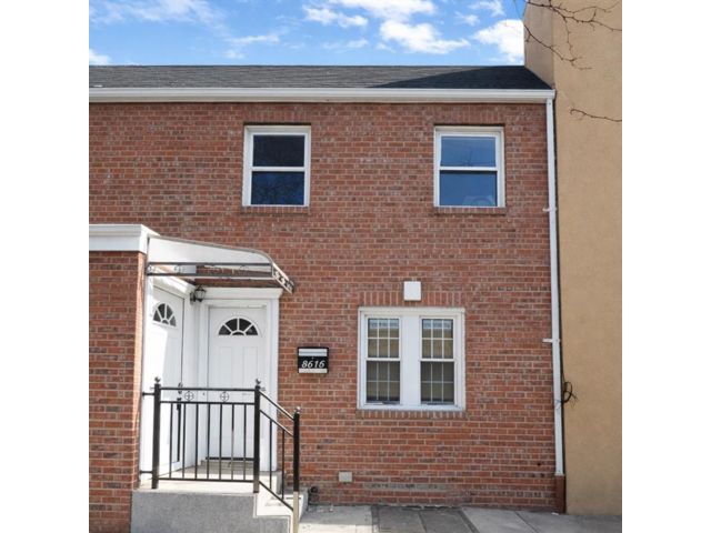  4 BR,  2.00 BTH &nbsp;Multi-family style home in Woodhaven