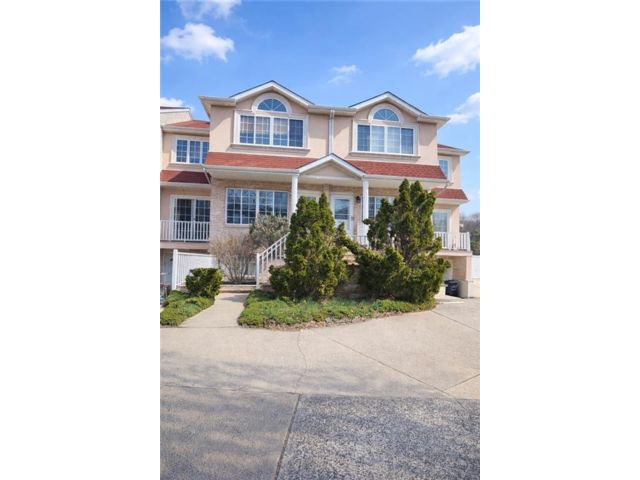 [Latourette Real Estate, listing number 3335839]