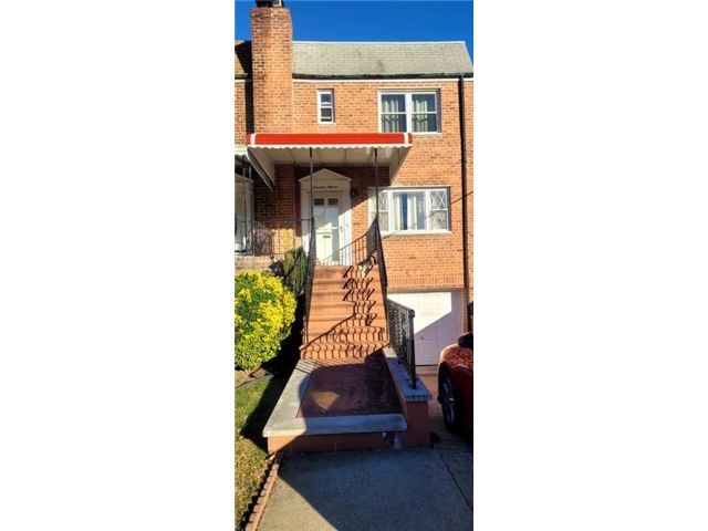  3 BR,  3.00 BTH &nbsp;Single family style home in Old Mill Basin