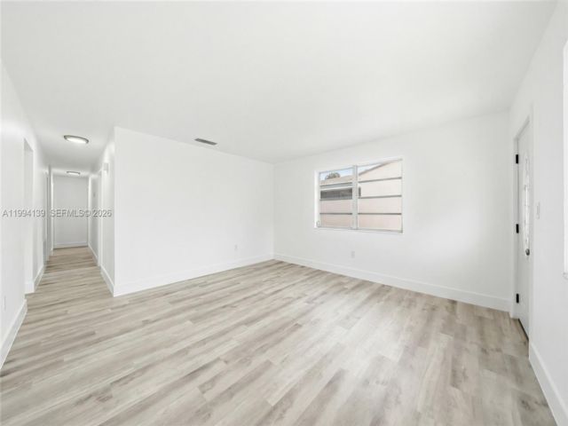 [PHOTO]