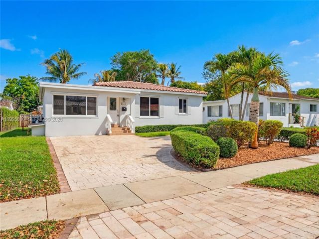  3 BR,  2.00 BTH &nbsp; style home in West Miami