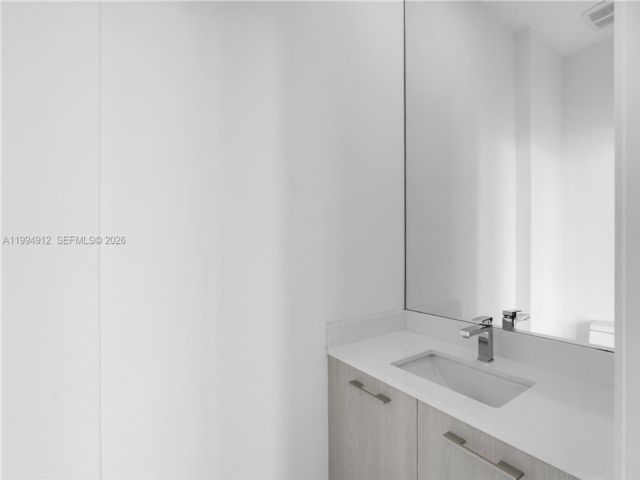 [PHOTO]