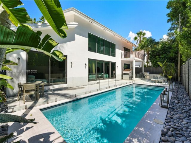  5 BR,  5.00 BTH &nbsp; style home in Miami