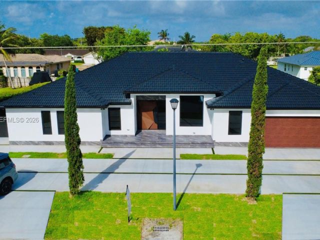  5 BR,  3.50 BTH &nbsp; style home in Miami