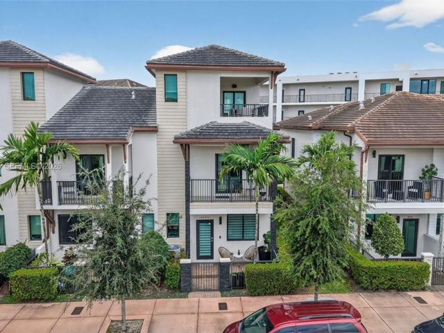  4 BR,  2.55 BTH &nbsp; style home in Medley