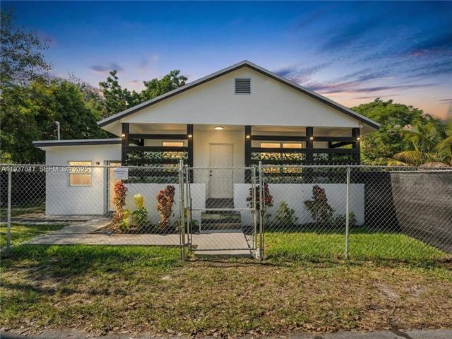  4 BR,  3.00 BTH &nbsp;European style home in Miami