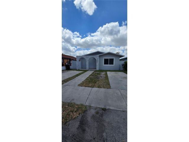  3 BR,  2.00 BTH &nbsp;European style home in Hialeah