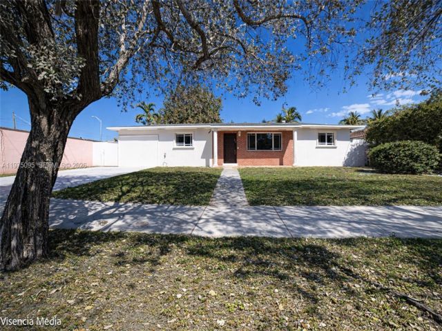  4 BR,  2.00 BTH &nbsp;European style home in Hialeah