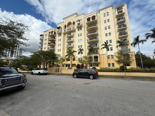  3 BR,  2.00 BTH &nbsp;Condo style home in Coral Gables