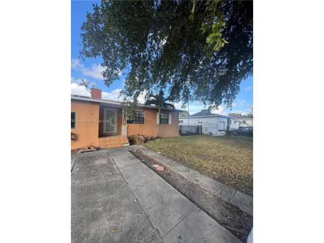  3 BR,  2.00 BTH &nbsp;European style home in North Miami Beach