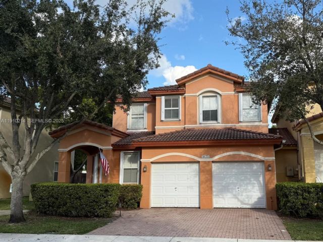  4 BR,  3.00 BTH &nbsp;Townhouse style home in Medley