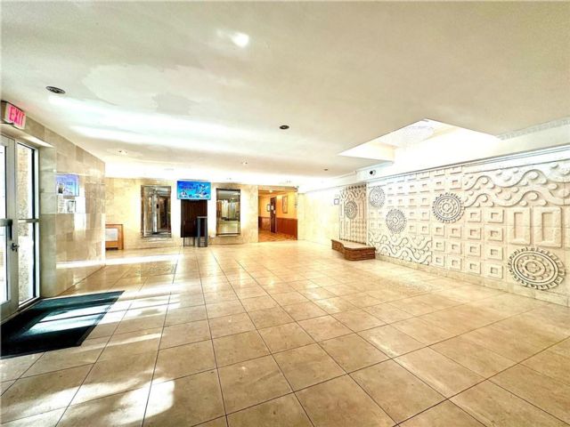  1 BR,  1.00 BTH &nbsp;Co-op style home in Brighton Beach