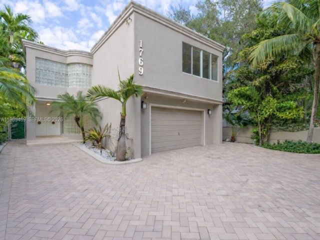  4 BR,  4.50 BTH &nbsp; style home in Coconut Grove