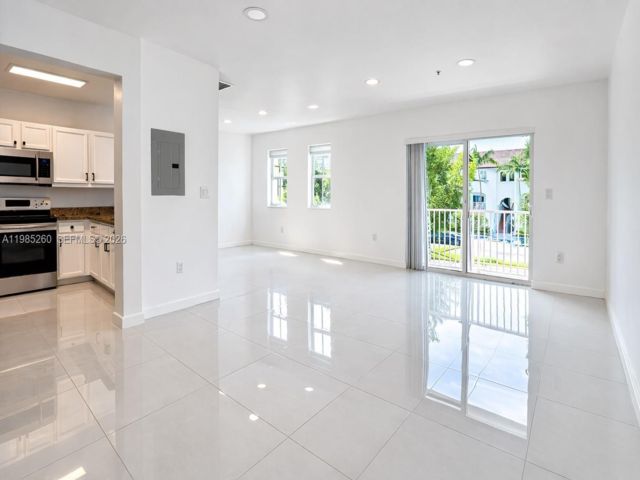  3 BR,  3.00 BTH &nbsp; style home in Medley