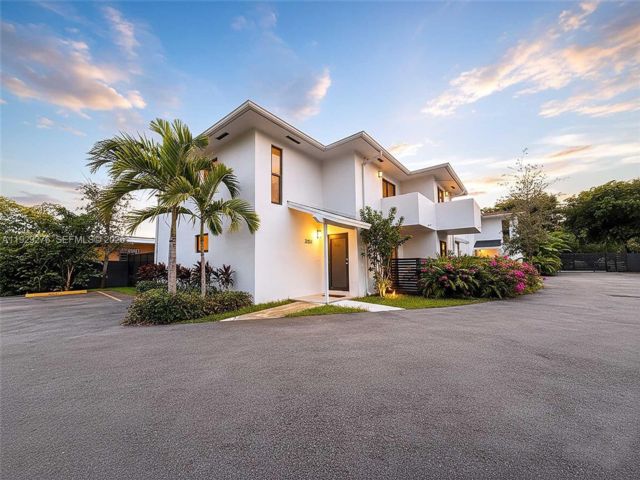 [Miami Real Estate, listing number 3335936]