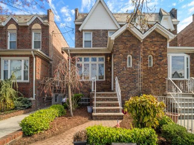  3 BR,  3.00 BTH &nbsp;Single family style home in Marine Park