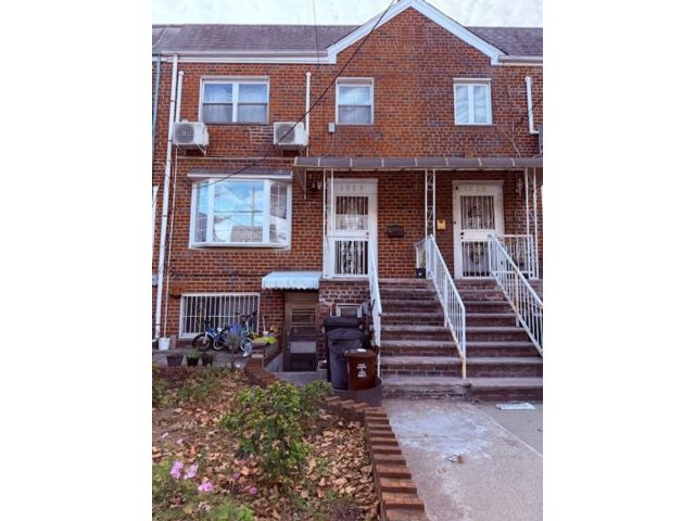  5 BR,  3.00 BTH &nbsp;Multi-family style home in Bensonhurst