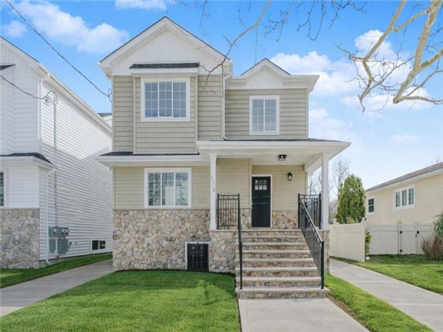 Studio,  0.00 BTH &nbsp;Multi-family style home in Annadale