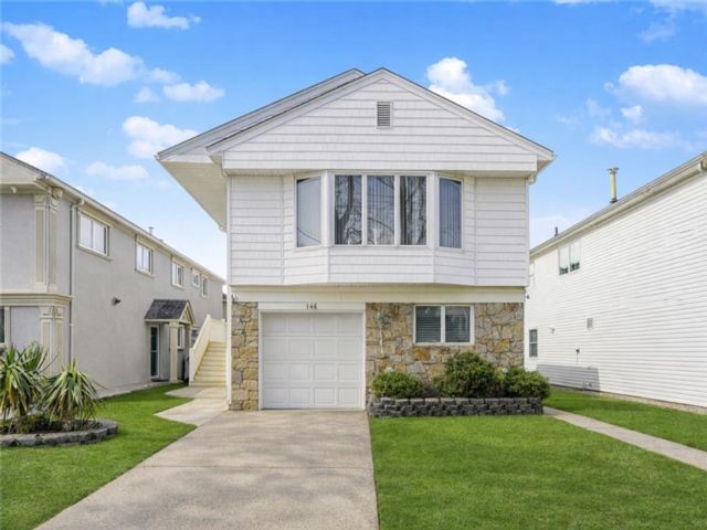 Studio,  0.00 BTH &nbsp;Multi-family style home in Manor Heights