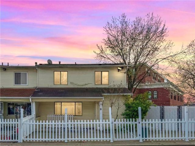  3 BR,  2.00 BTH &nbsp;Single family style home in Bulls Head