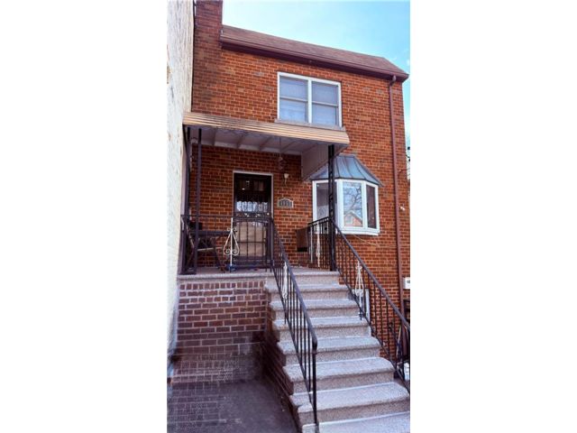  5 BR,  3.00 BTH &nbsp;Multi-family style home in Morris Park