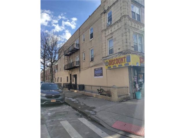 Studio,  0.00 BTH &nbsp;Mixed use style home in Bensonhurst