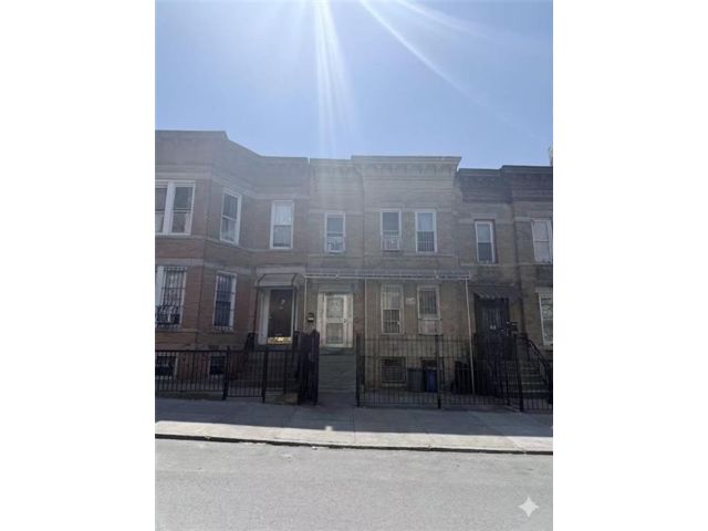 Studio,  0.00 BTH &nbsp;Multi-family style home in Sunset Park