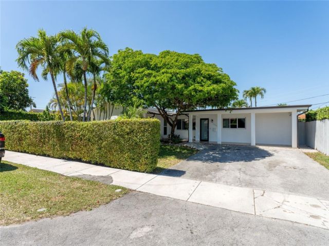  4 BR,  2.50 BTH &nbsp; style home in Miami