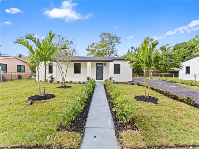  5 BR,  3.00 BTH &nbsp;European style home in Miami