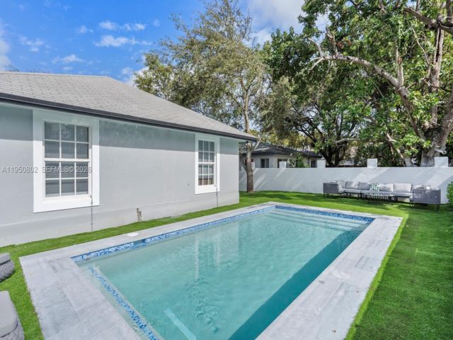  3 BR,  2.00 BTH &nbsp;European style home in Miami