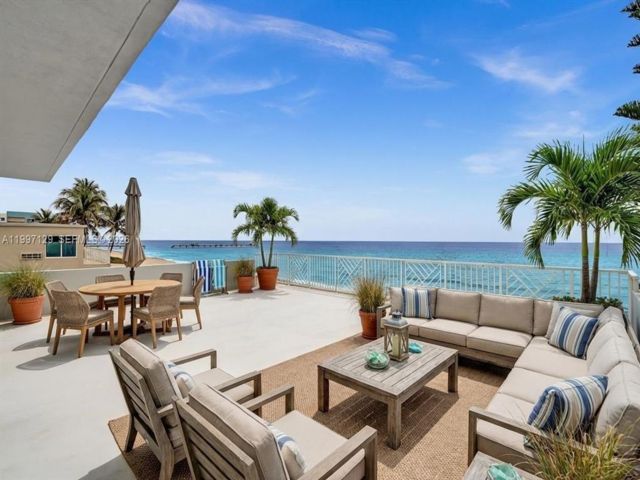  3 BR,  2.00 BTH &nbsp;Apartment style home in Lauderdale By The Sea
