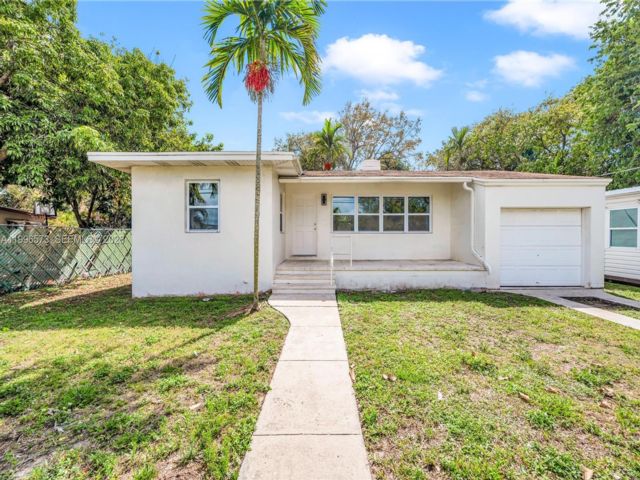 2 BR,  1.00 BTH &nbsp; style home in Biscayne Park