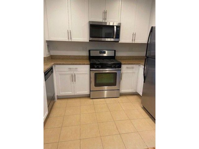  2 BR,  2.00 BTH &nbsp; style home in Rego Park