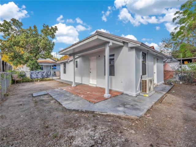  2 BR,  1.00 BTH &nbsp; style home in Miami