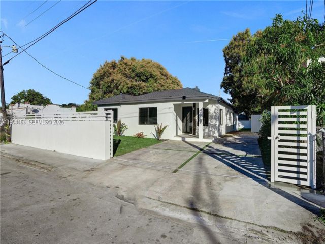  2 BR,  1.00 BTH &nbsp; style home in El Portal