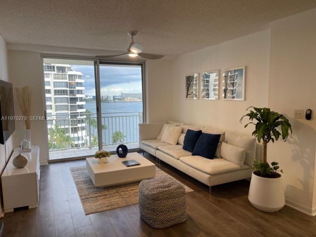  2 BR,  2.00 BTH &nbsp; style home in Miami