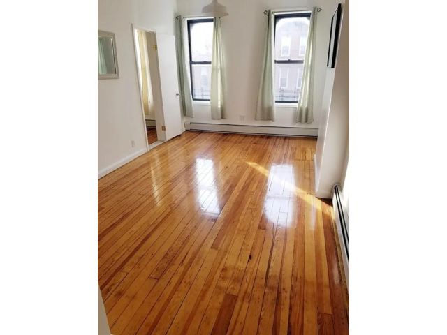  2 BR,  1.00 BTH &nbsp;Rental style home in Prospect Heights