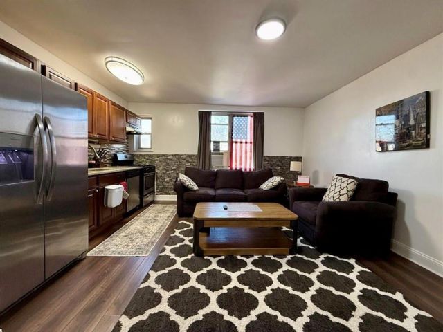  1 BR,  1.00 BTH &nbsp;Co-op style home in Randall Manor