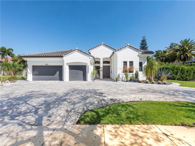  5 BR,  4.00 BTH &nbsp; style home in Davie