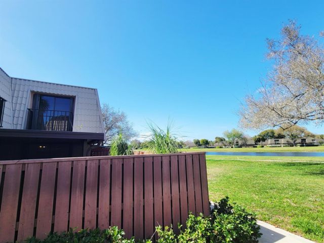  2 BR,  2.50 BTH &nbsp; style home in West Palm Beach