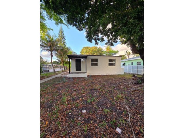 2 BR,  1.00 BTH &nbsp; style home in Miami
