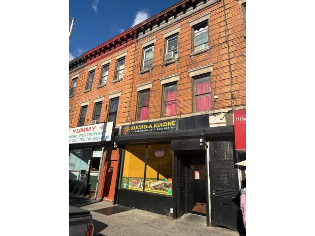  6 BR,  3.00 BTH &nbsp;Store+dwell style home in Brooklyn