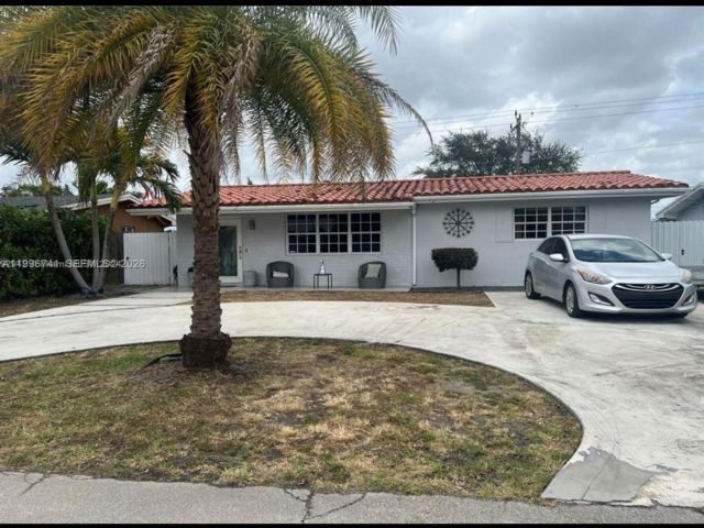  2 BR,  1.00 BTH &nbsp; style home in Pembroke Pines