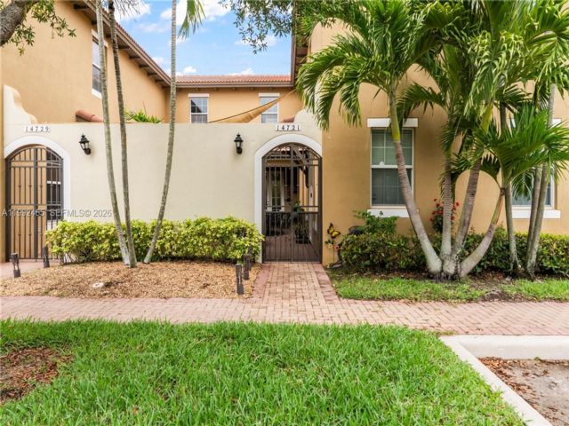  4 BR,  3.00 BTH &nbsp; style home in Pembroke Pines